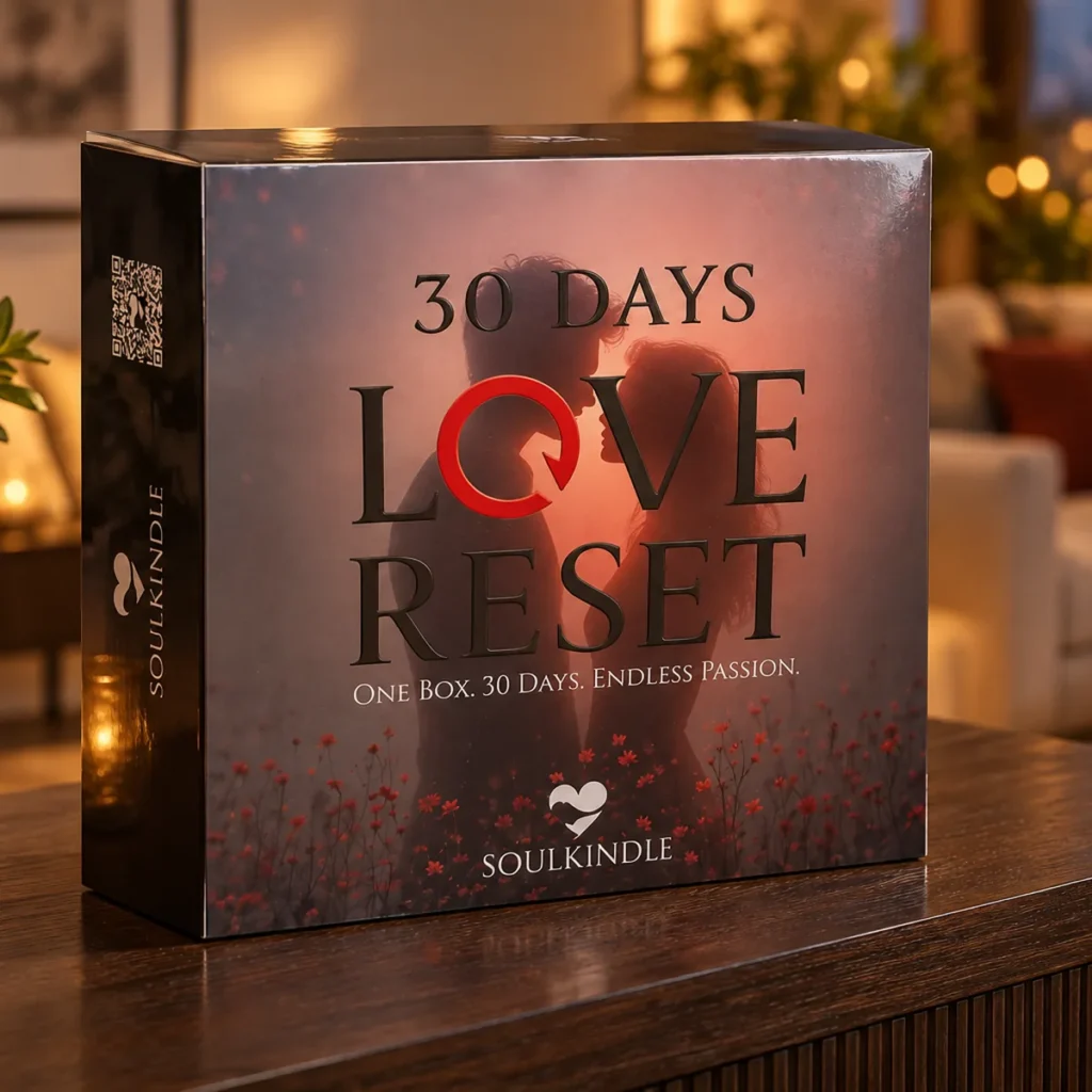SoulKindle 30 Days Love Reset Box auf einem Holz-Sideboard im warmen Abendlicht