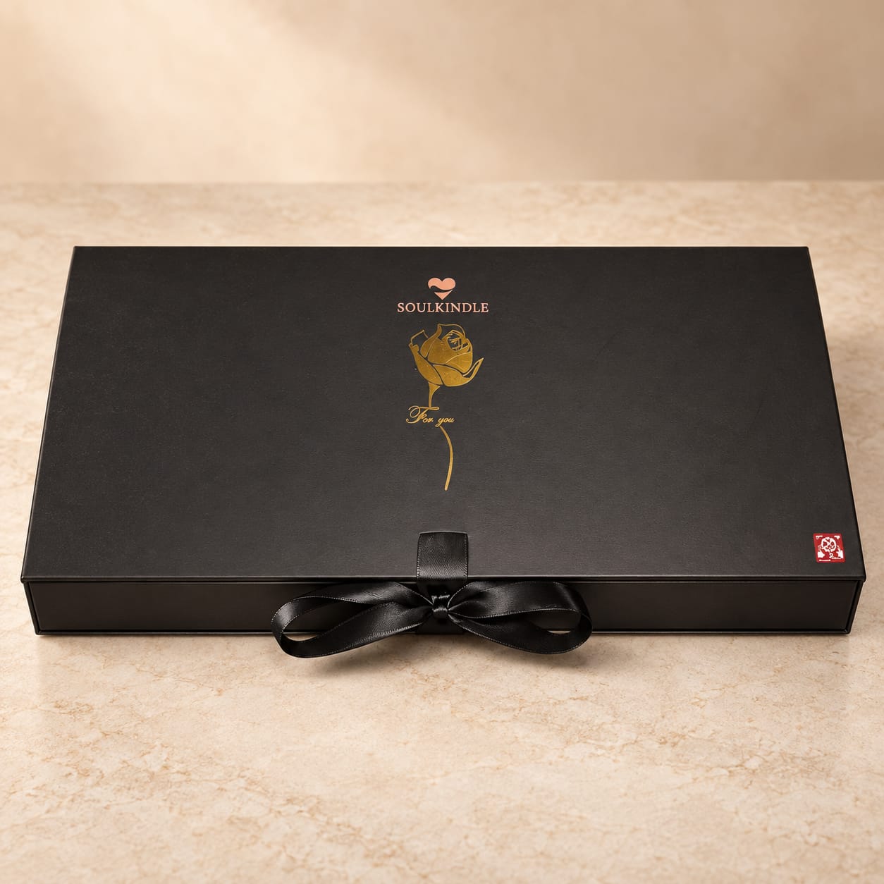 SoulKindle Date Night Box in Schwarz – geschlossene Geschenkbox