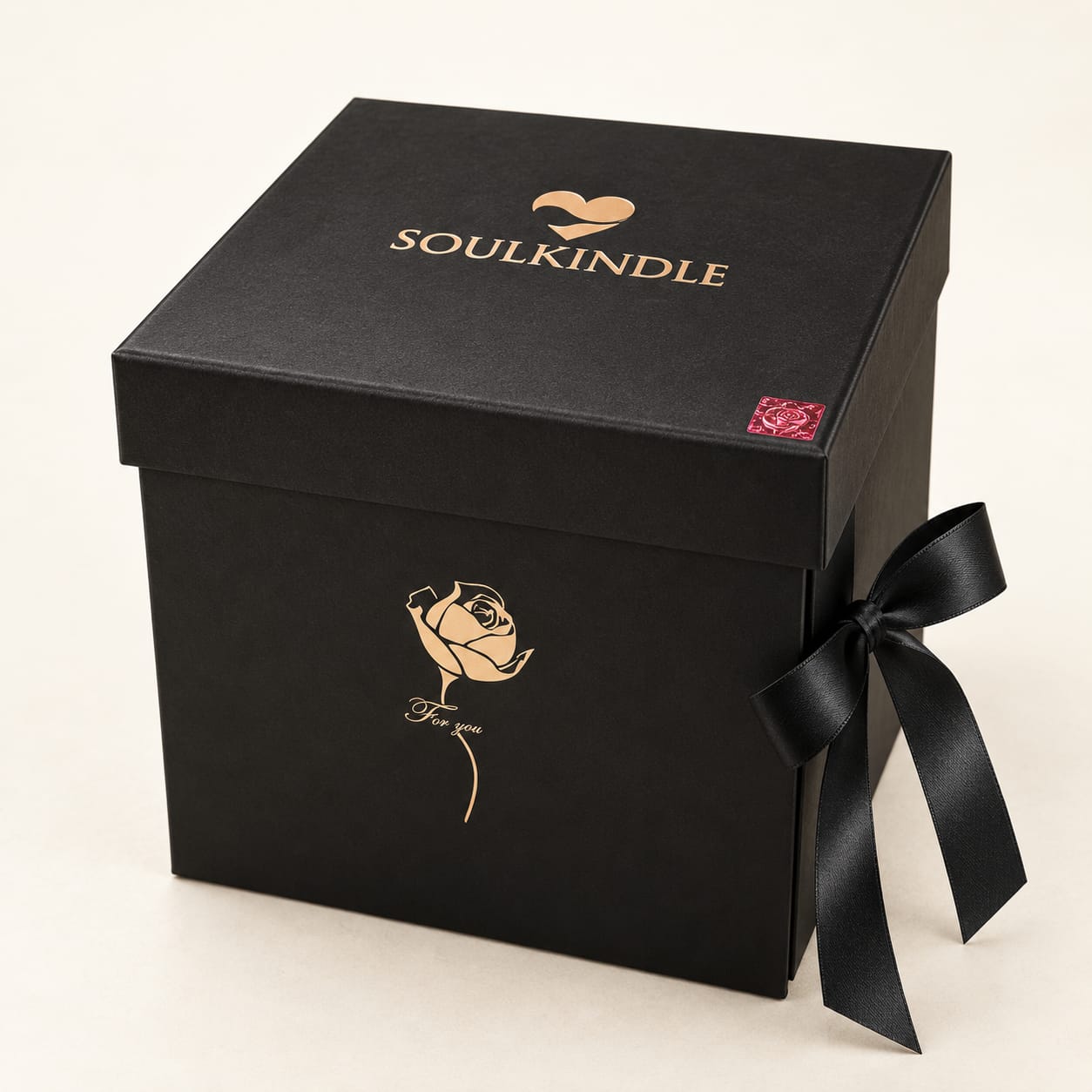 Schwarzer SoulKindle Date Night Cube mit goldener Prägung und Schleife